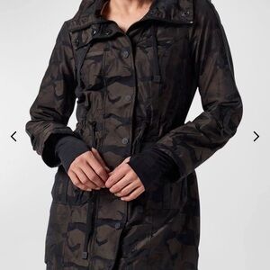 Women's Camouflage Hooded Jacket